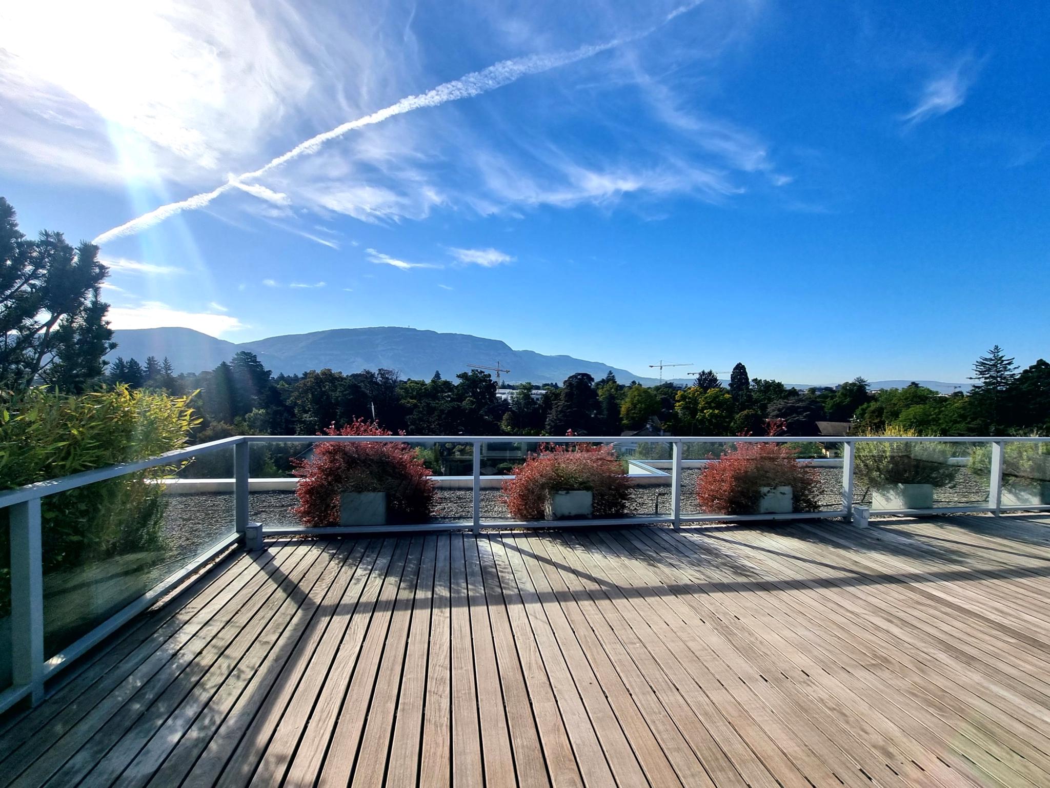 Exclusif - Bel attique de 6 pièces en duplex avec terrasse