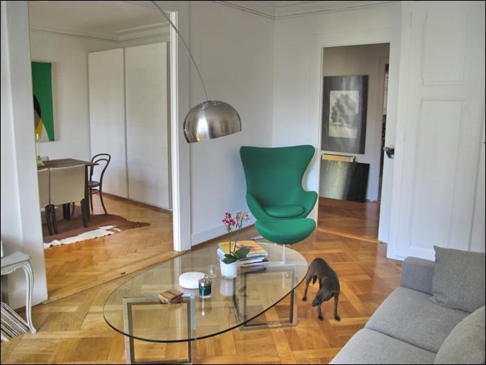 Bel appartement traversant dans immeuble cossu